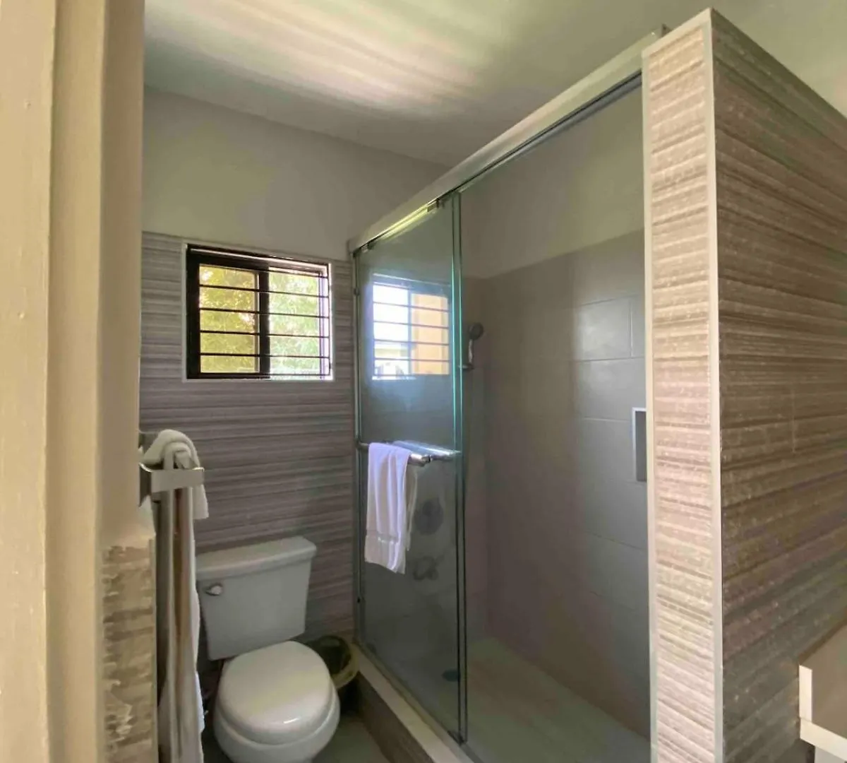Villa Landing Strip - East Wing Beach House Black River Giamaica